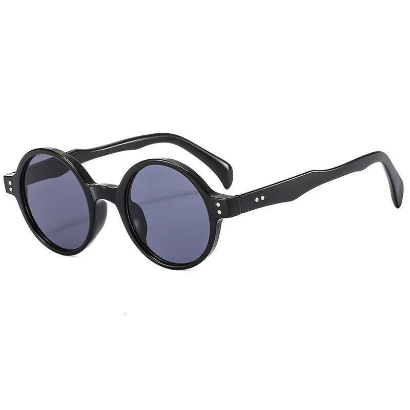 Vintage Round Sunglasses Women Men Brand Designer Sun Glasses Male Female Rivet Frame Fashion Retro Shades Oculos De Sol