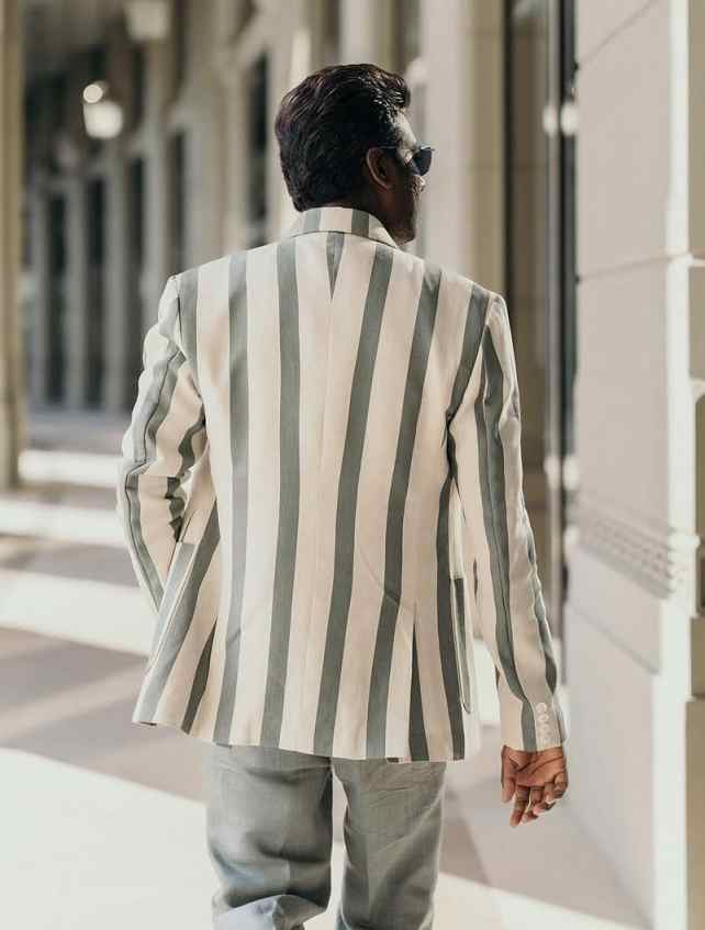 Classic New Fashion Two Pieces Pinstripe Spring Summer Men Suits Set Blazer With Peaked Lapel Double Breasted Customized Groom Wedding Tuxedo Formal P