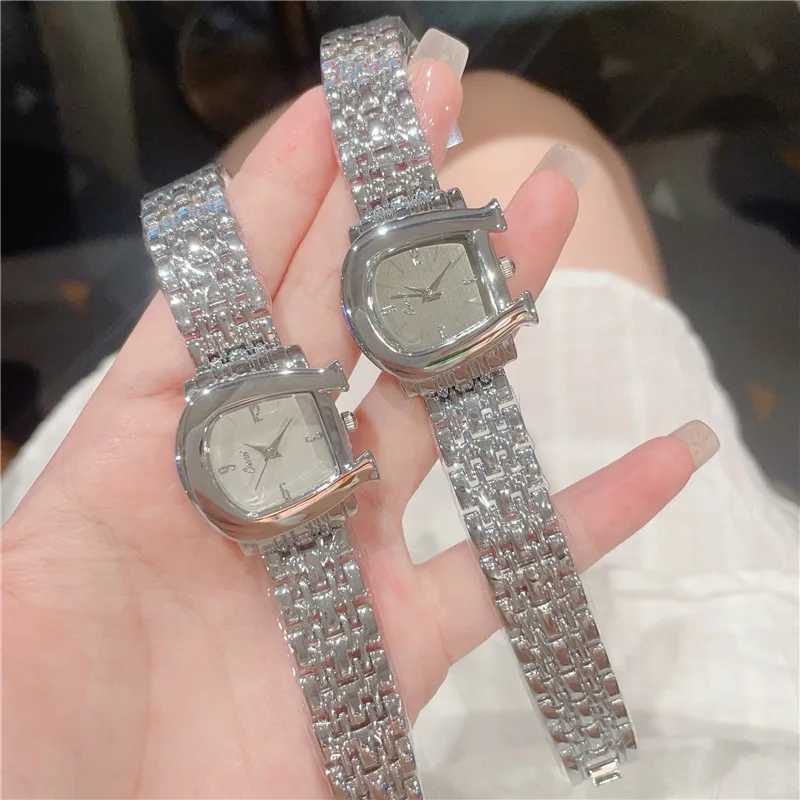 Womens Watch New Fashion Womens Quartz Watch Personalized Green Dial Simple Gold Luxury Womens Watch A255T250408