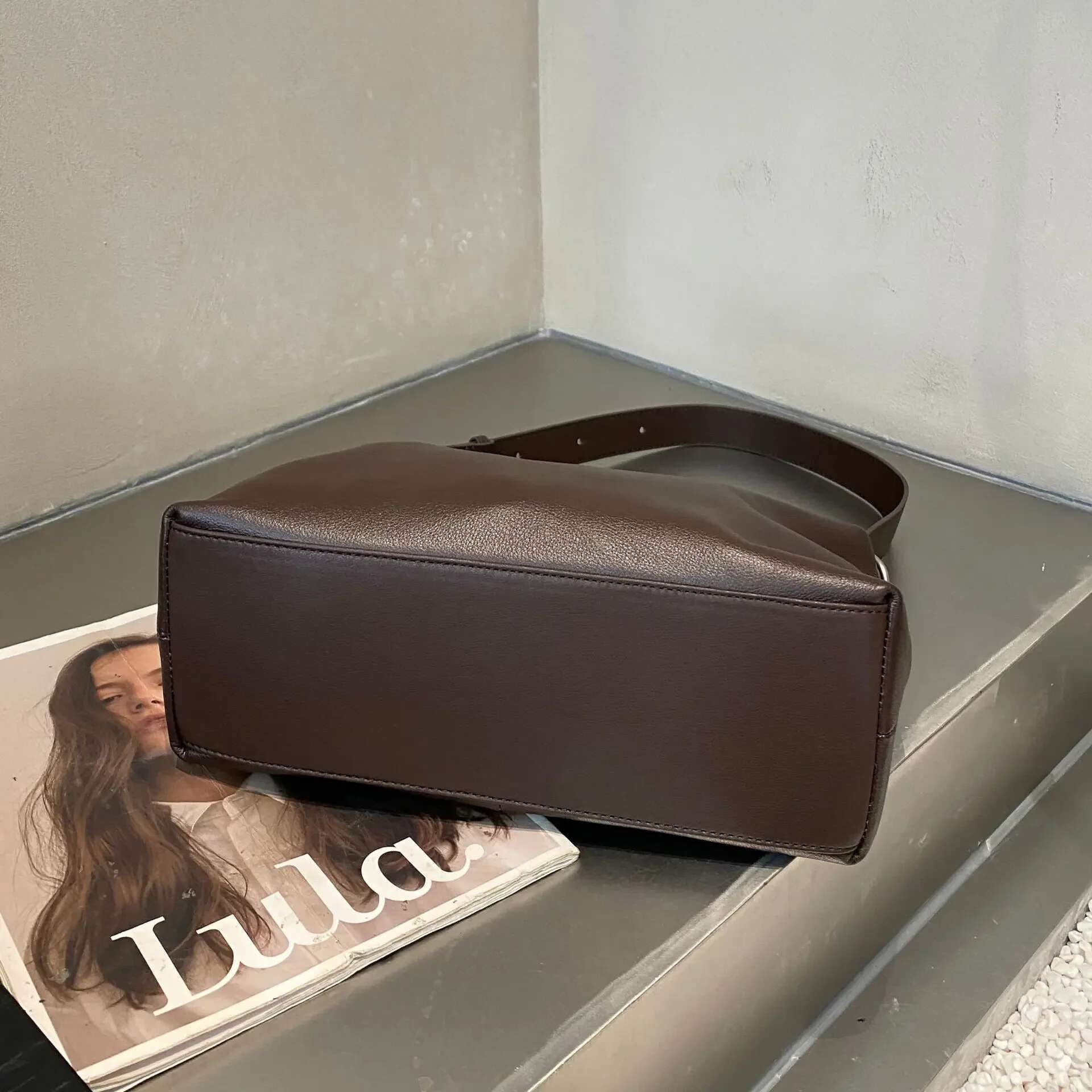 Soft-Tanned Cowhide Leather Women's Shoulder Bag, Spacious Minimalist Crossbody/Underarm Purse, Versatile Everyday Carry Handbag