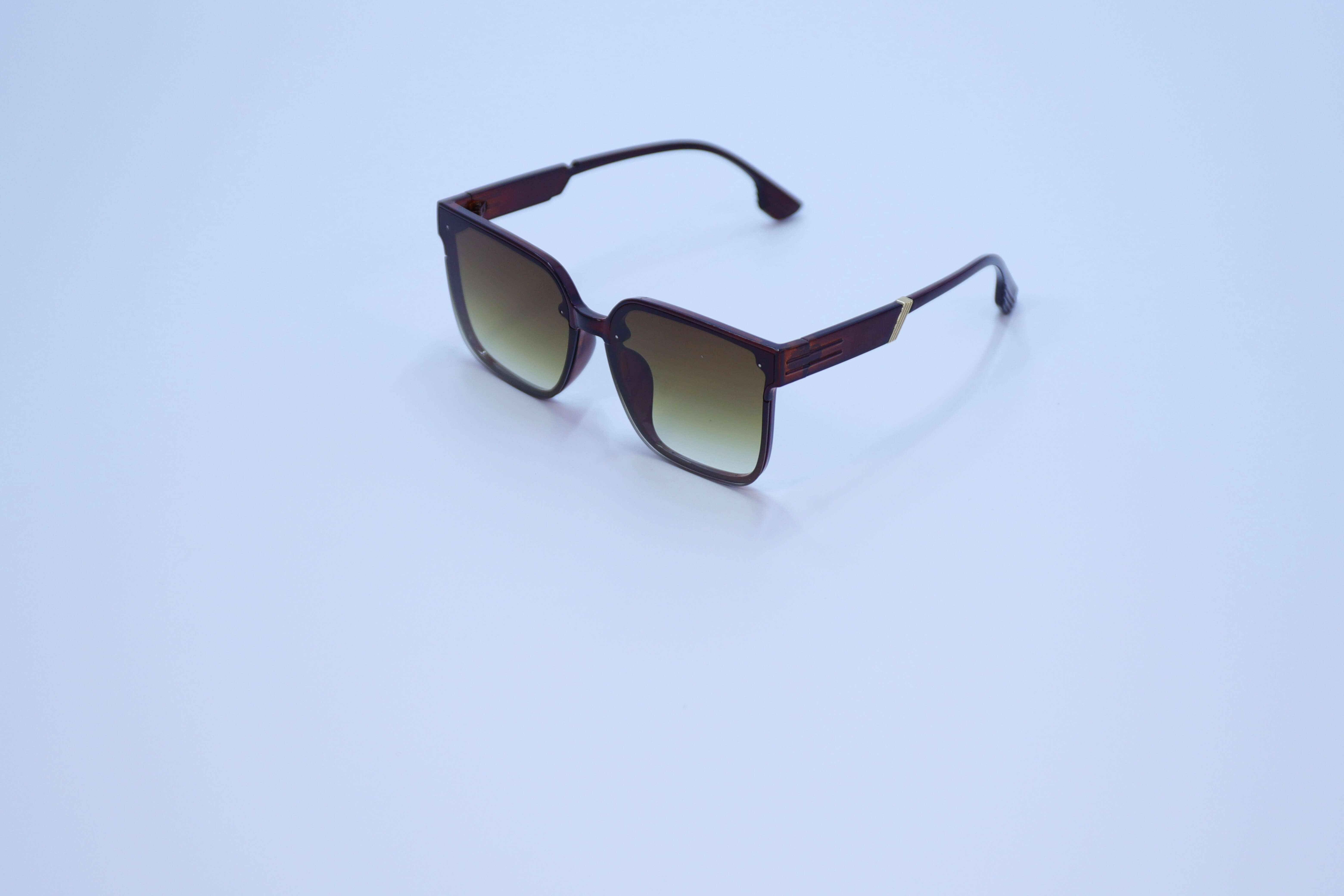 Women's Latest Large Frame UV Protected Sunglasses for Outdoor Street Photography Fashionable Eyewear