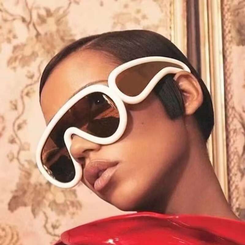 New Personality Trend Fashion Unisex Large Frame Integrated Sunglasses