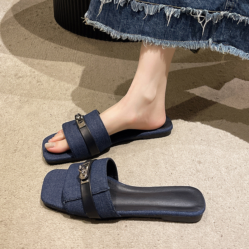 Ladies 2025 summer new fashion casual everything good looking flip-flops wear French flat sandals holiday fashion sandals beach shoes