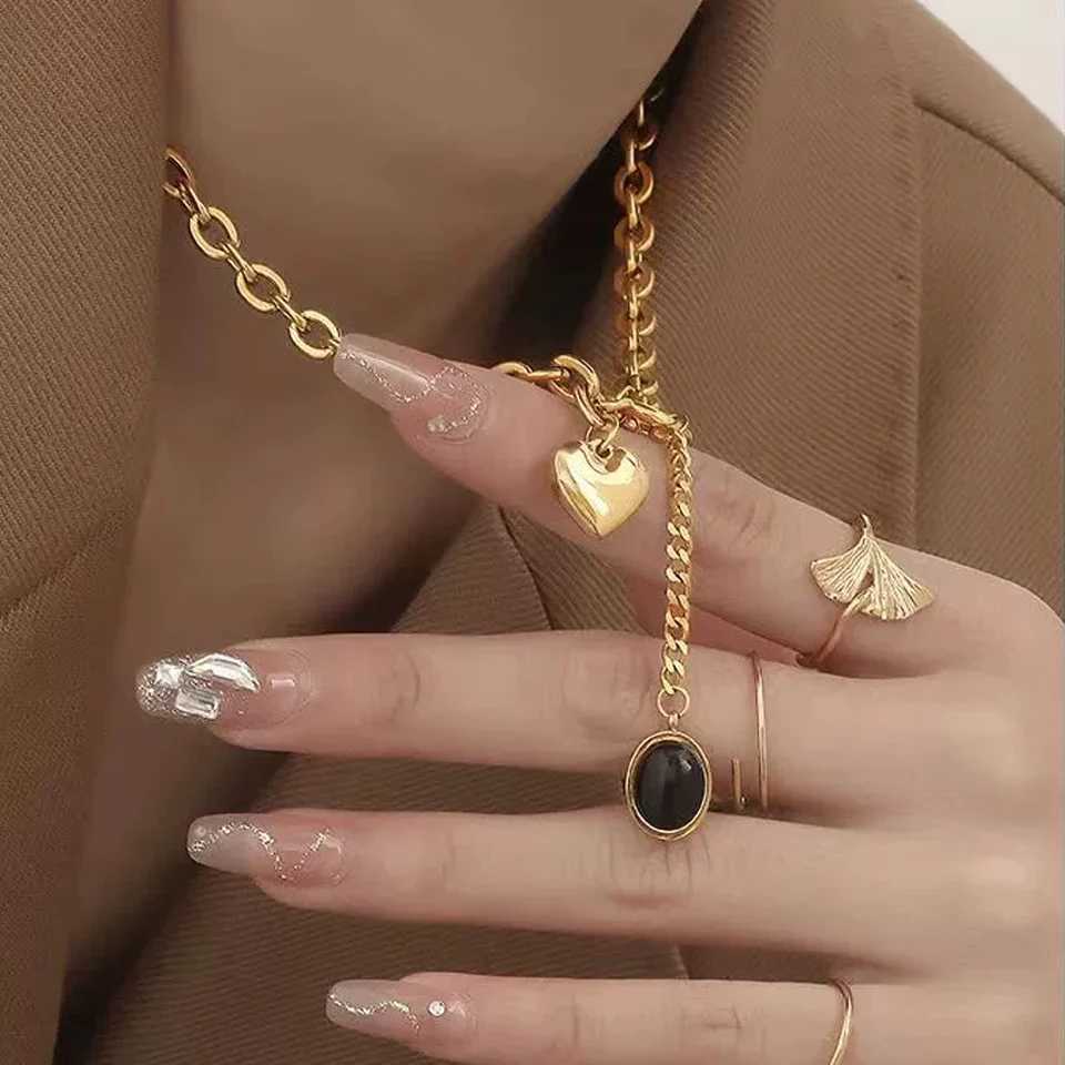 Yupsk 316L stainless steel heart-shaped black stone pendant necklace suitable for women OT buckle chain Versatile jewelry gift Y250408