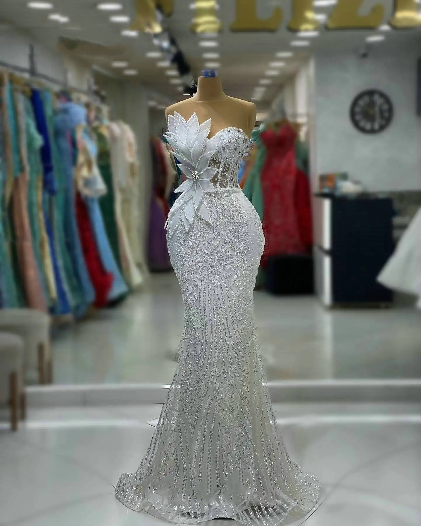 Designer Mermaid Evening Dresses Sheer Neck Sleeveless Gown Sequins Crystal Beaded Sweep Train Dress Party Customized Dress