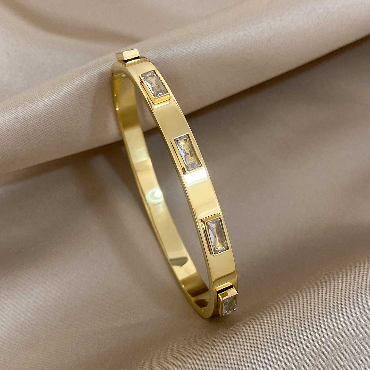 Dodohao Retro Inlaid Geometric Multicolor Zircon Stainless Steel Bracelet for Womens New Fashion Gold Unusual Wri Bracelet Y250408