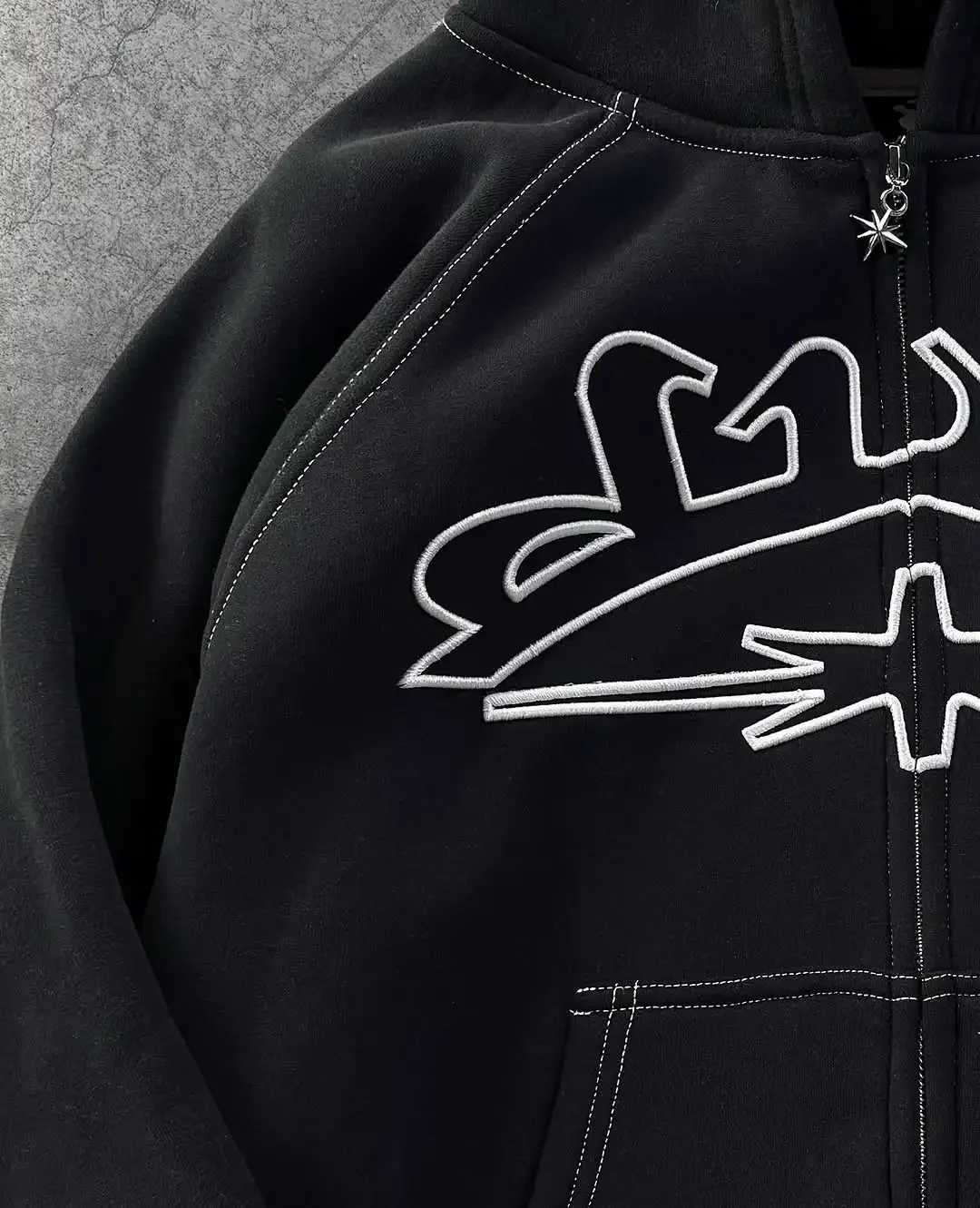 This years popular series of hoodies fashionable embroidered hoodies Harajuku hip-hop street jackets loose mens hoodies sports shirts W250408