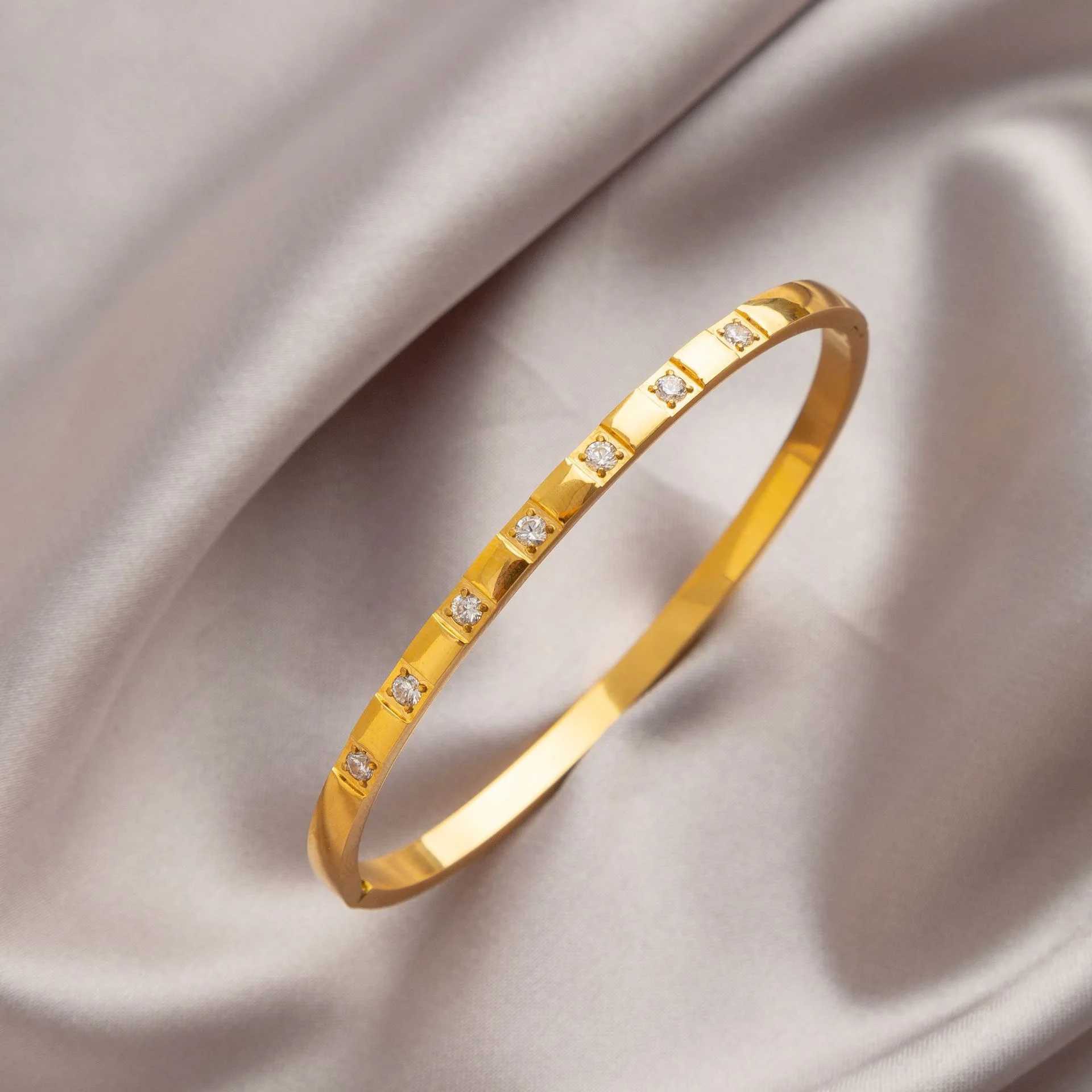 Fashionable cubic zirconia stainlESS steel bracelet with 18K gold-plated waterproof jewelry suitable for womens charm and fashion Y250408