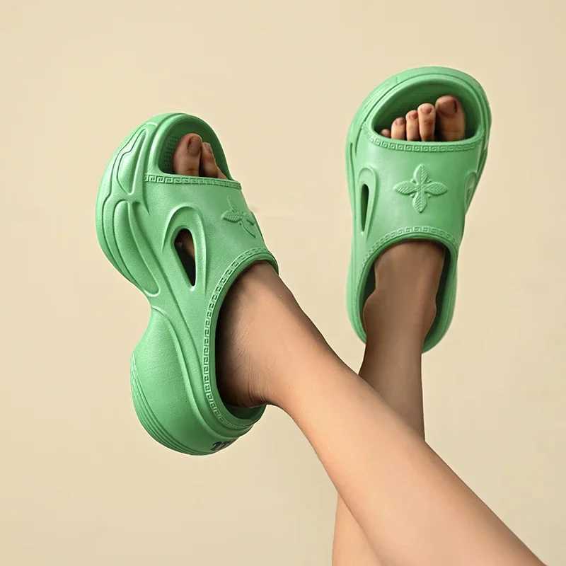 Thick bottomed womens EVA slippers for spring and summer anti slip beach comfort sole 2025 new indoor and outdoor leisure walking slideXJ250407