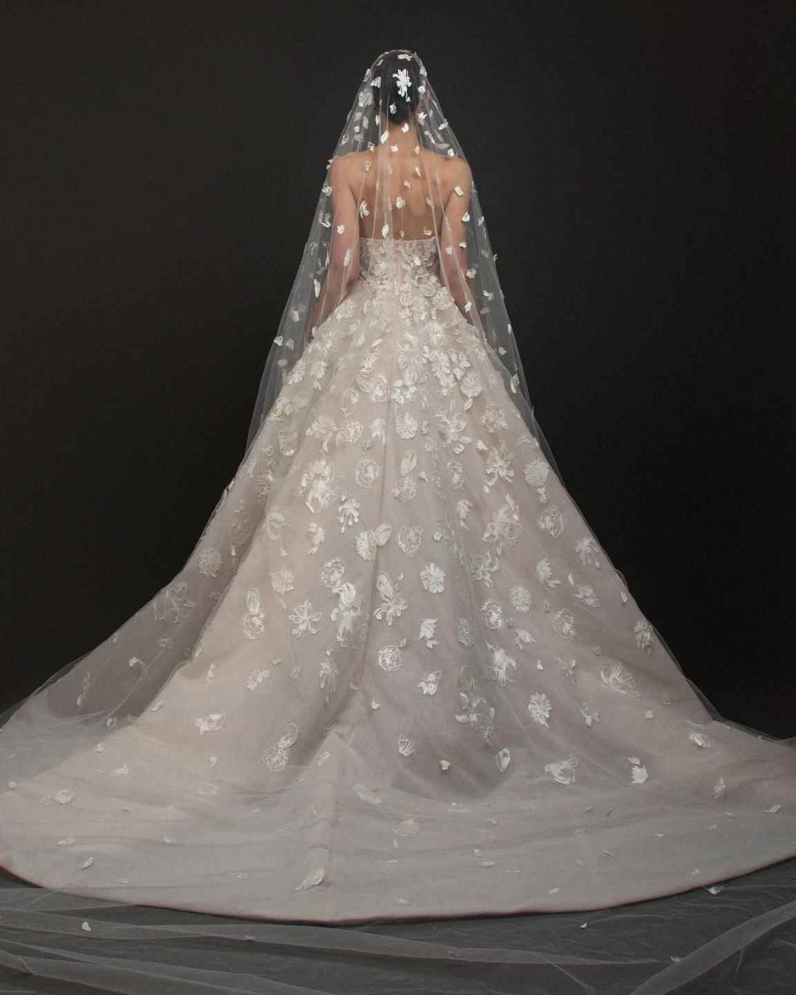 Gorgeous 2 Meters White Ivory Wedding Veils with Floral Appliques Long Lace Edge Bridal Head Veil with Comb For Marriage Bride Women's Accessorie