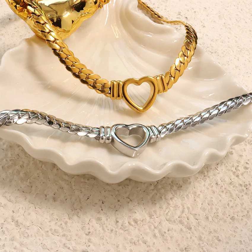 Perisbox stainless steel solid gold Pvd plated short and thick chain hollow heart-shaped necklace Y250408