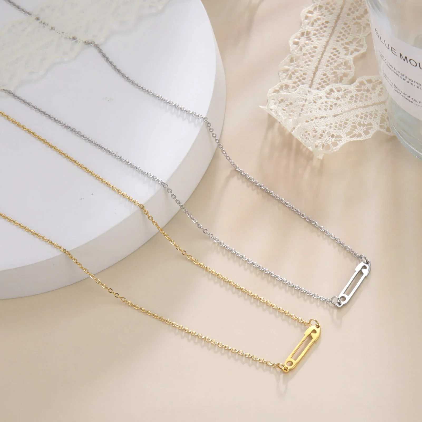 Skyrim Paper Clip Pendant Stainless Steel Necklace Womens Fashion Personty Minimst Jewelry New 2025C250407