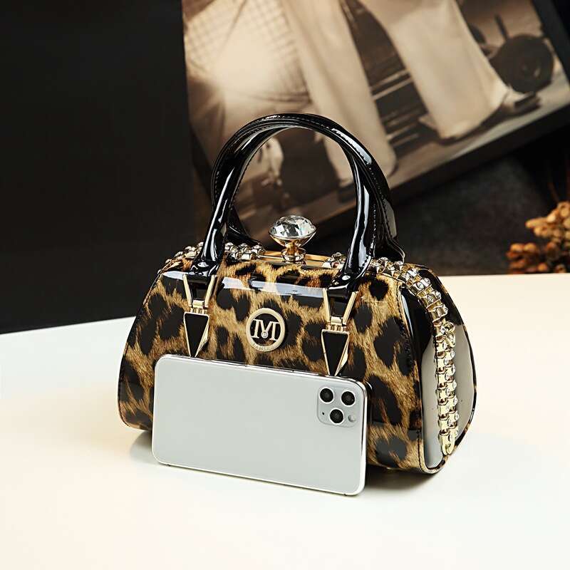 2021 New Small Single Shoulder Crossbody Bag, Handbag, Fashionable Niche Design, High-End Feel, Genuine Leather Women's Bag Trend