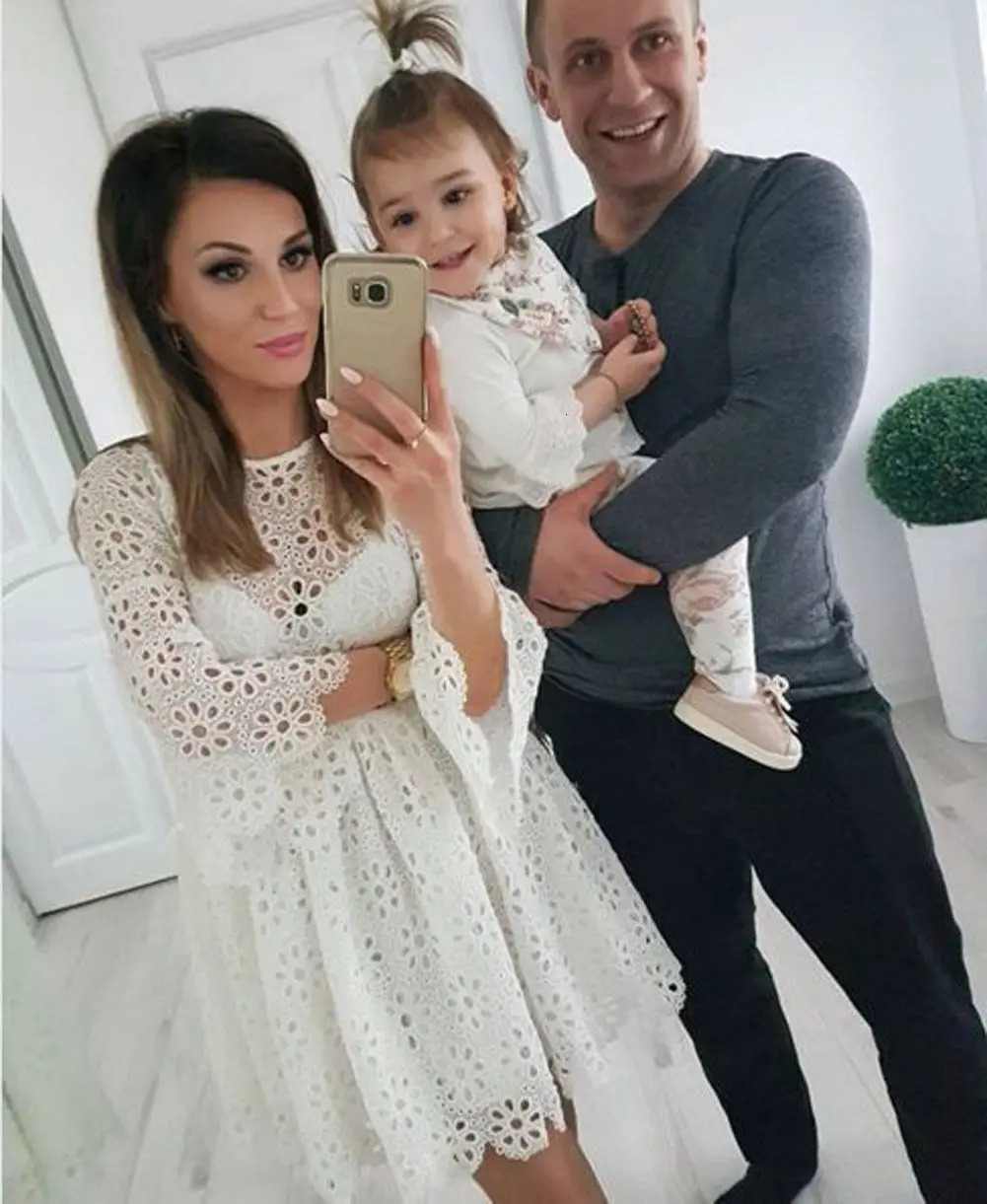 Fashion Family Matching Clothes Mother Daughter Dresses White Hollow Floral Lace Dress Mini Dress Mom Baby Girl Party Clothes 250407