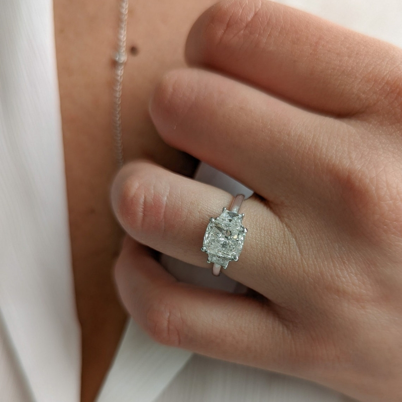 Jewelry 2.0 Carat Cushion Shape E VS1 Lab Grown Diamond Wite Traperziod Engagement Ring For Women Real 14K White Gole Womens Wedding Ring CVD Diamond