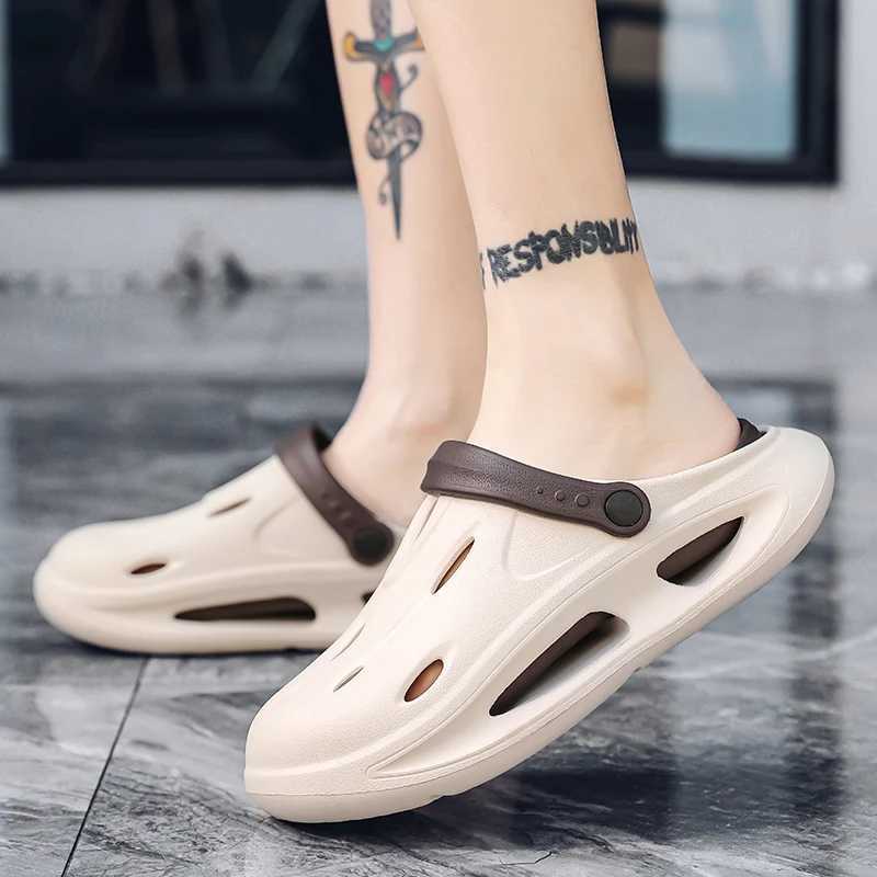 New Arrival Crocodile Mens Summer Family Slide Breathable Non slip Mens Soft Bottom Sandals with Empty Heart Drainage River Beach Shoes T250407