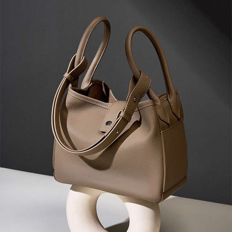 Genuine Leather Women's Bucket Niche Brand High-End Design New Cowhide Soft Handbag Commuter Versatile Shoulder Bag
