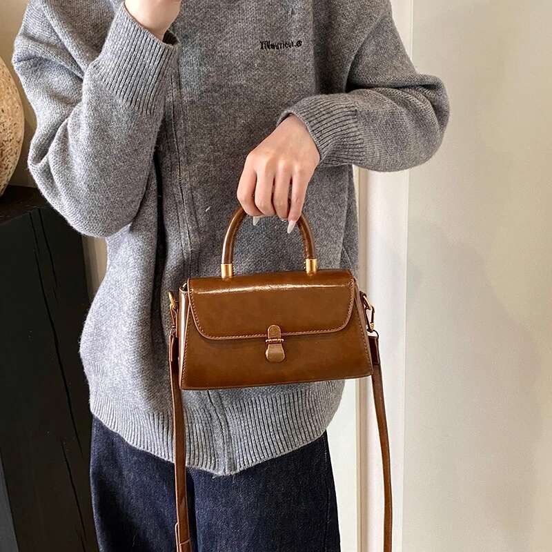 Women S Patent Leather Small Flip Handbag Can Be Worn On One Shoulder And Cross Body