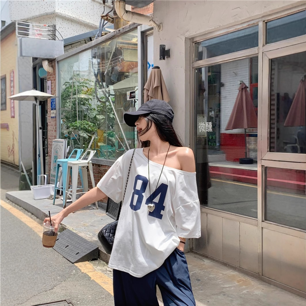 2025S Designer Women s T shirt Design Inspiration Letter Print Off Shoulder Short Sleeved Summer Casual Loose Medium Long Women s Top Outdoor Casual S