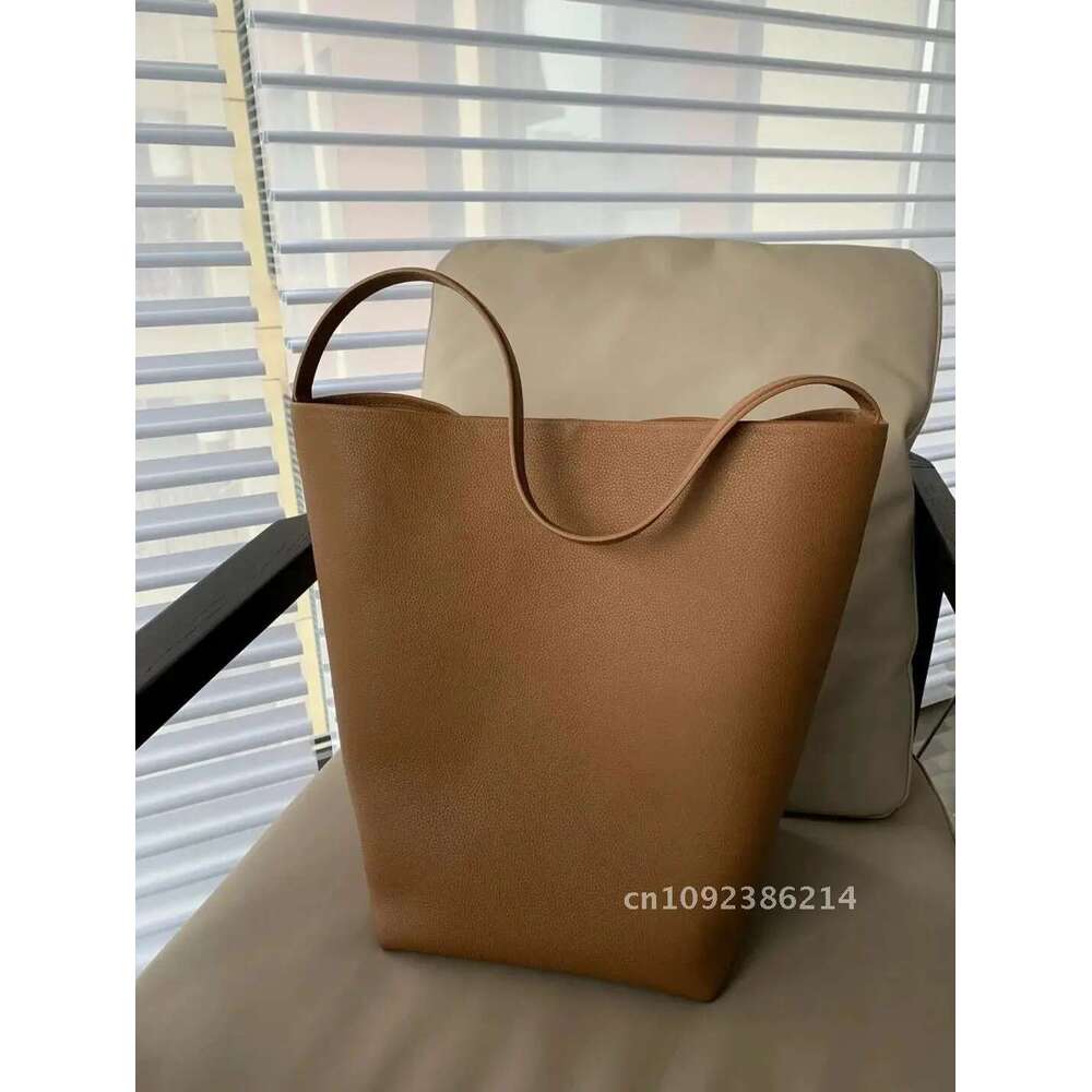 2024 New Bucket Senior Shoulder Handbag Litchi Grain Cowhide Large Capacity Tote Bag Female