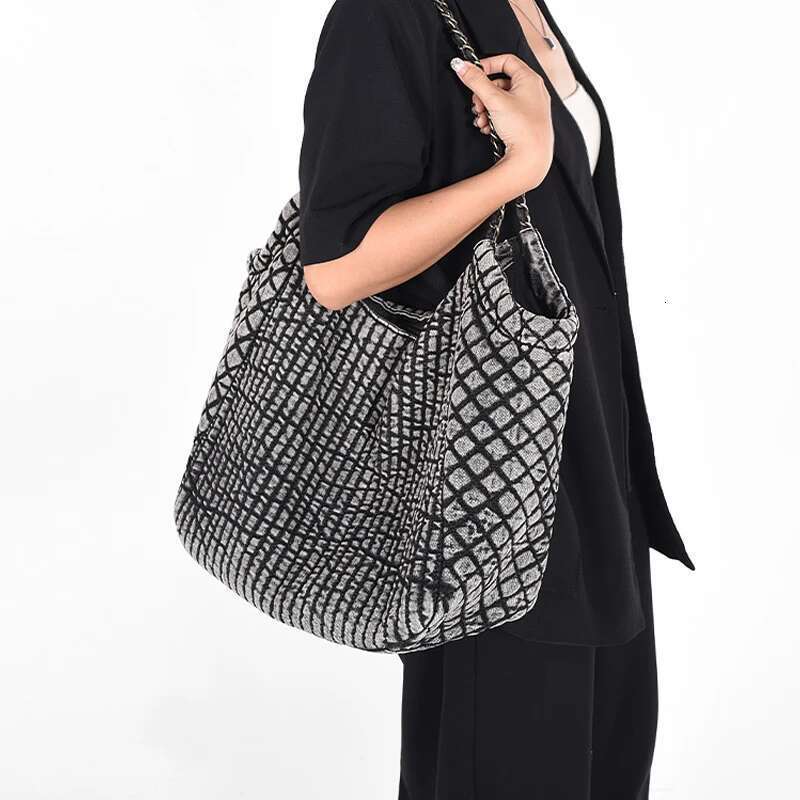 Large Capacity Tote Bags For Women Designer Handbags And Purses 2023 New In Denim Cloth Embroidery Rhombus Chain Shoulder
