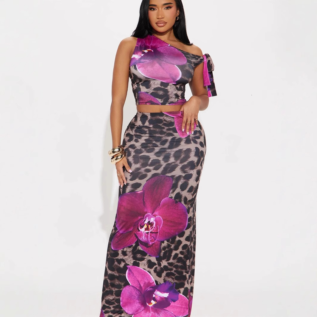 2025S Designer Women s Set New Fashionable Slimming Style Elegant Printed Slant Collar Strap Short Top with Hip Wrapping Long Skirt Set