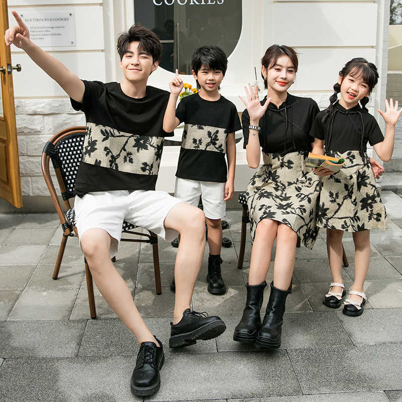 2025 new summer floral couple parent-child outfit for a family of three or four full home decoration family set mother and daughter dress S2548