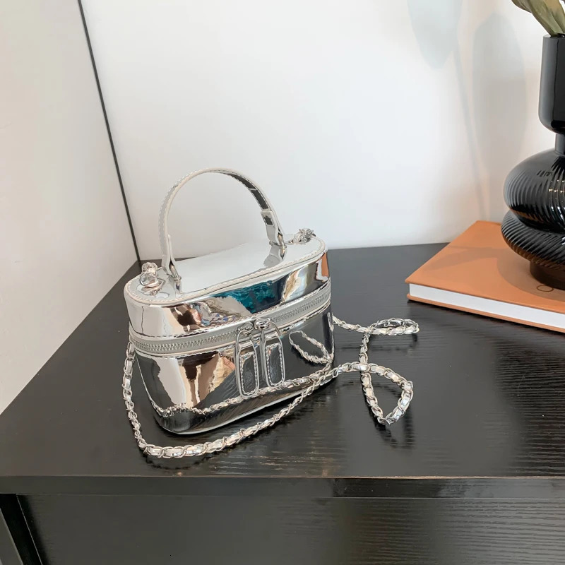 Glossy PU Chains Small Bucket Shoulder Bags Solid Zipper Compact Versatile Crossbody Bags for Women Fashion Style 250408