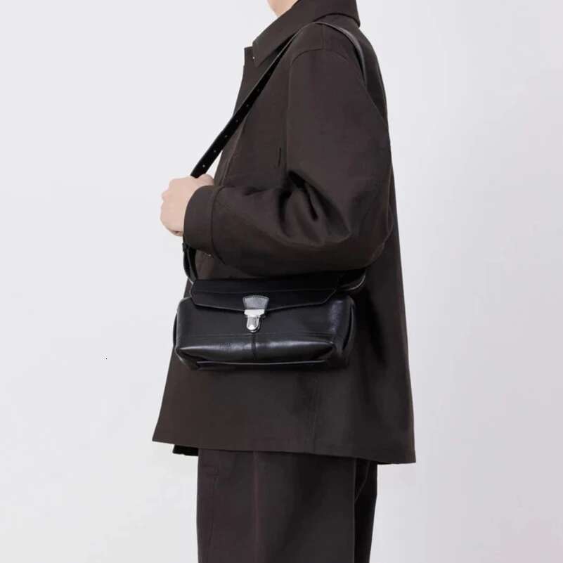 Original Light Niche Gear First Layer Cowhide Work Ladies Retro Shoulder Messenger Bag