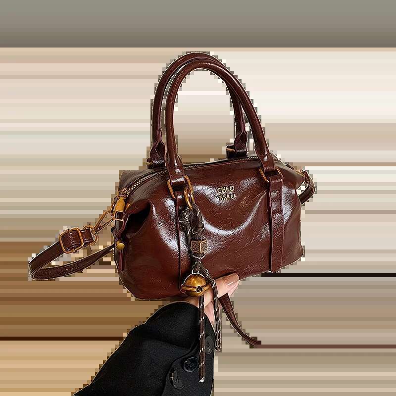 High-End Designer Handbags Women's 2025 New Winter Popular All-Match Retro Texture One-Shoulder Messenger Bag Trend