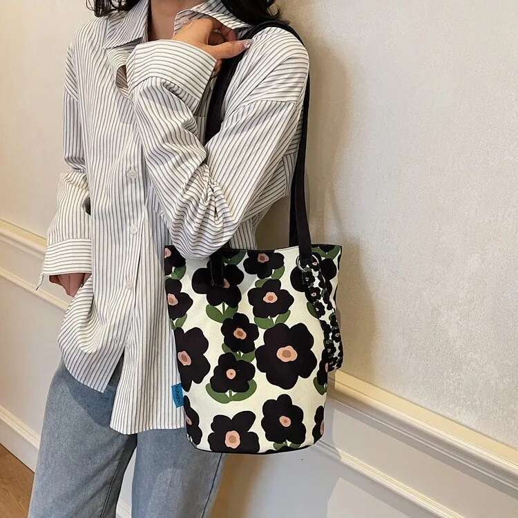 Large Capacity Canvas Bucket Fashionable Trendy Shoulder Bag For Girls With Print Versatile Unique Design Handbag