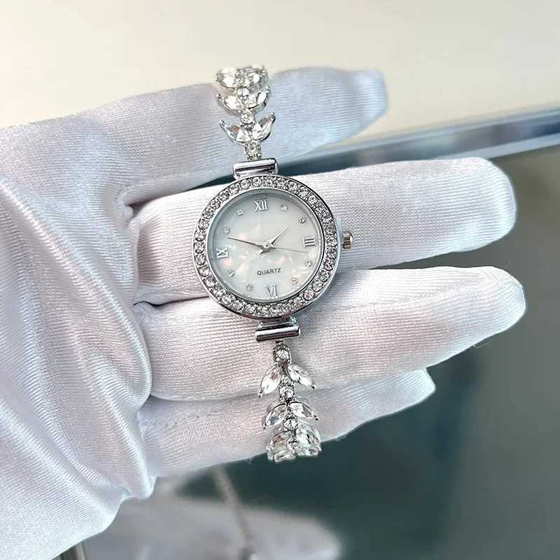 Womens Watch Reloj Mermaid Chain Light Luxury Diamond Bracelet Womens Fashion Quartz Watch Montres WomenXJ250408