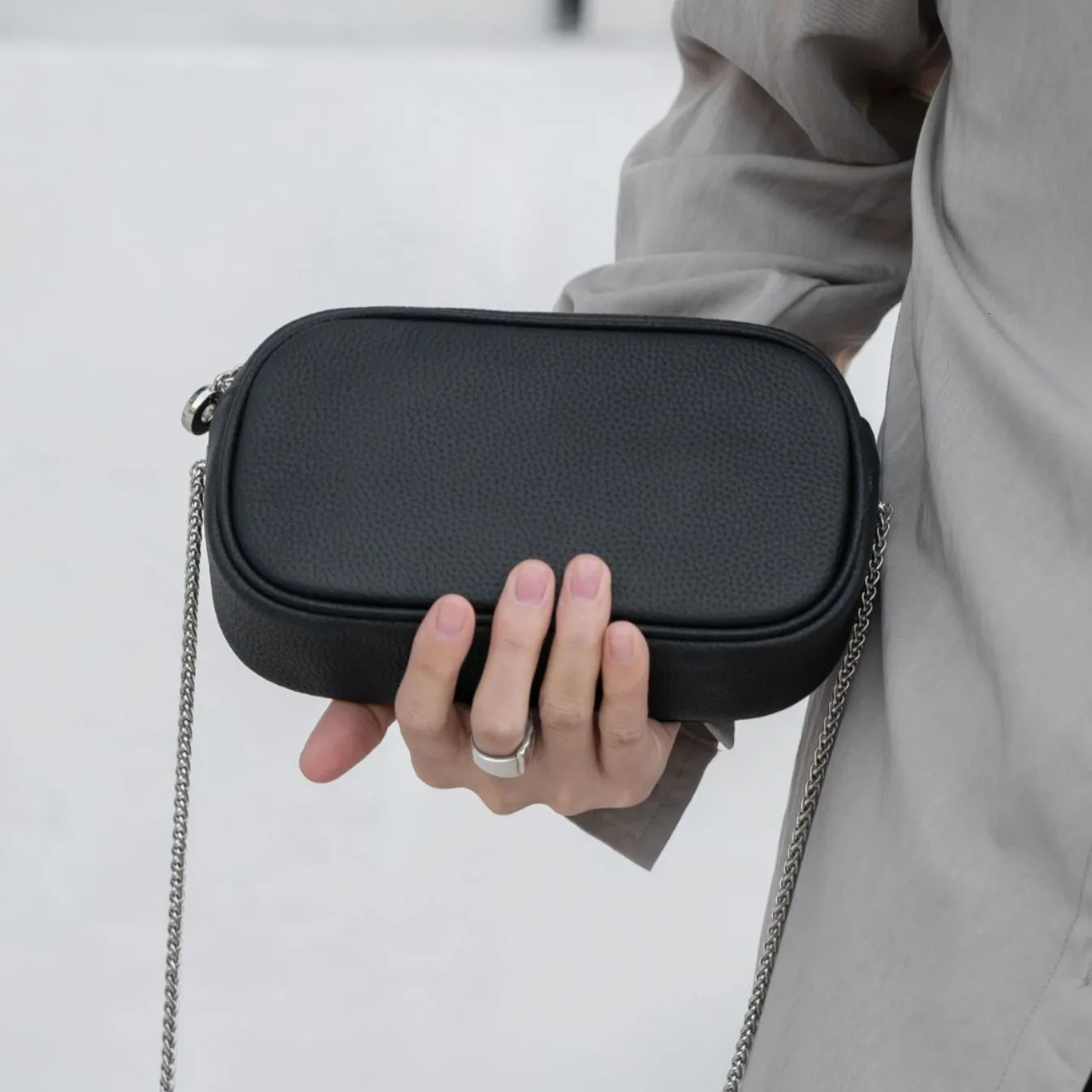 Home>Products>Cowboy Leather Womens Cross Shoulder Bag>Womens Short Sleeve Lightweight Zipper Bag Suitable for Mobile Phones Keys and Wallets