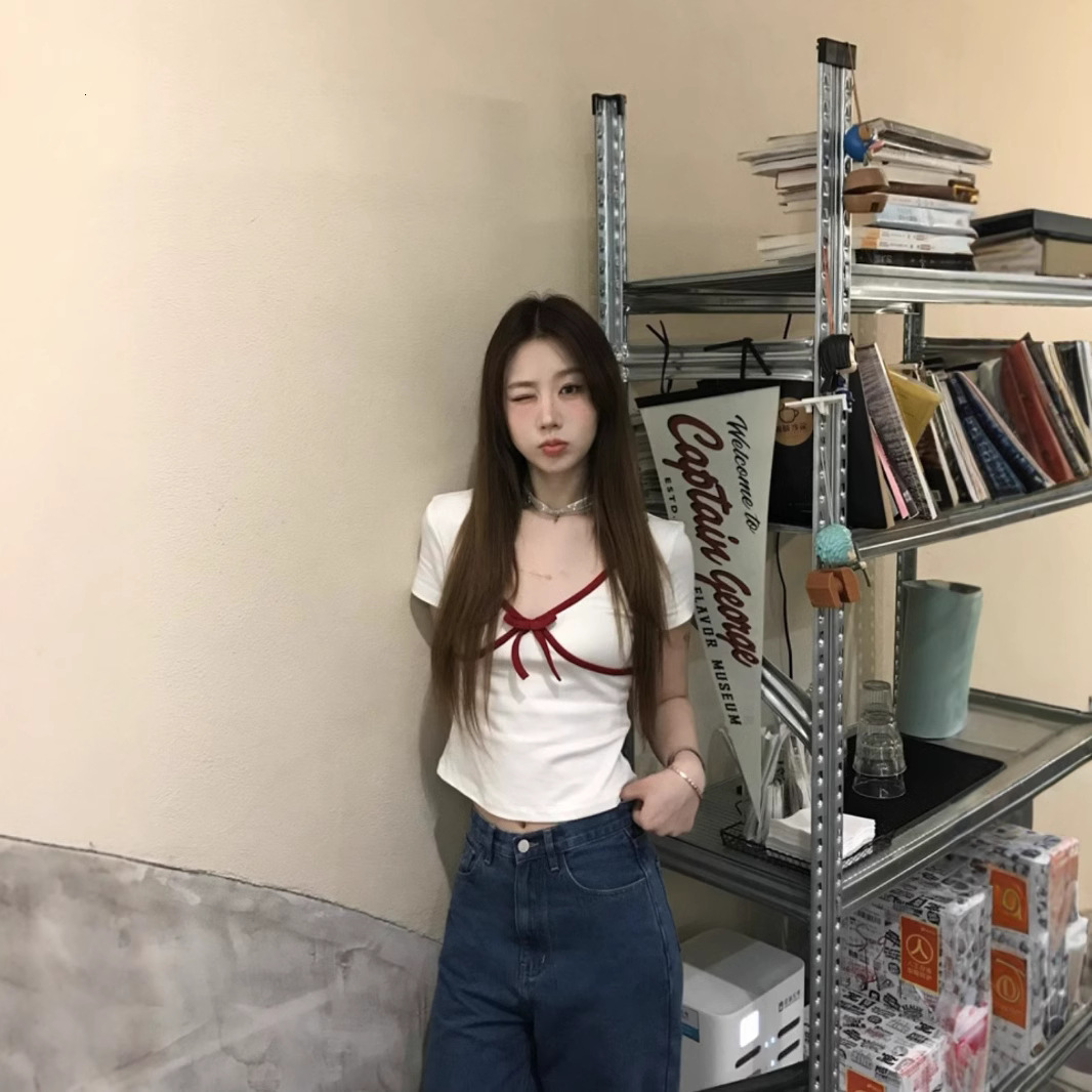 2025S Designer Women S T Shirt French BM Pure Desire V Neck Sleeved T Shirt For Women In The Summer Of New Waist Cinching Hot Girl Short Style Student