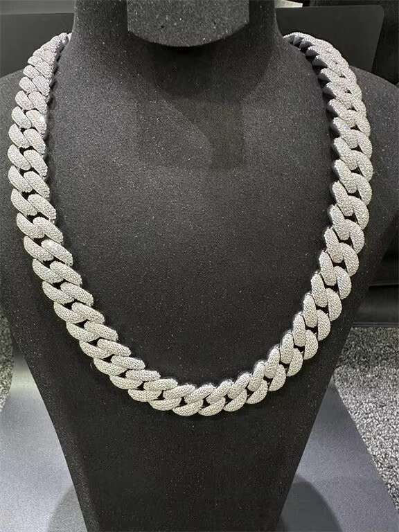 Hot Selling High End Popular Vvs Moissanite 925 Sterling Silver Plated 18k White Gold Curling Cuban Chain 16mm 22 Inches