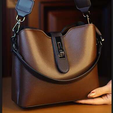 High Quality Oil Wax Leather Bucket 2024 Handbag Women Large Capacity Shoulder Fashion Lock Catch Crossbody Bag Tote