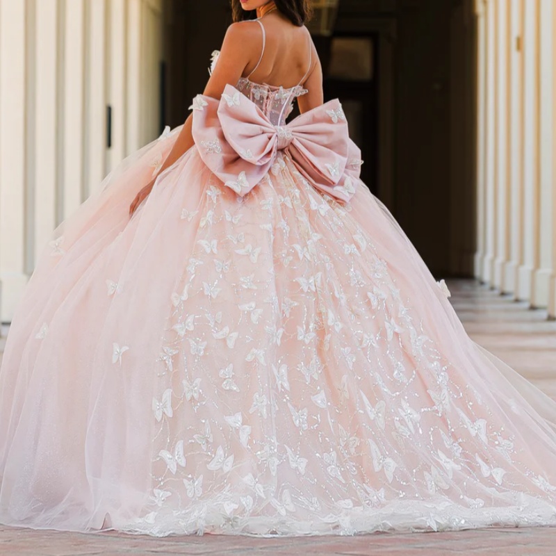 Light Pink Shiny Princess Quinceanera Dresses Spaghetti Strap Beading Crystal Bow Tull Sweet 16 Dress Ball Gown Vestidos 15 De Anos
