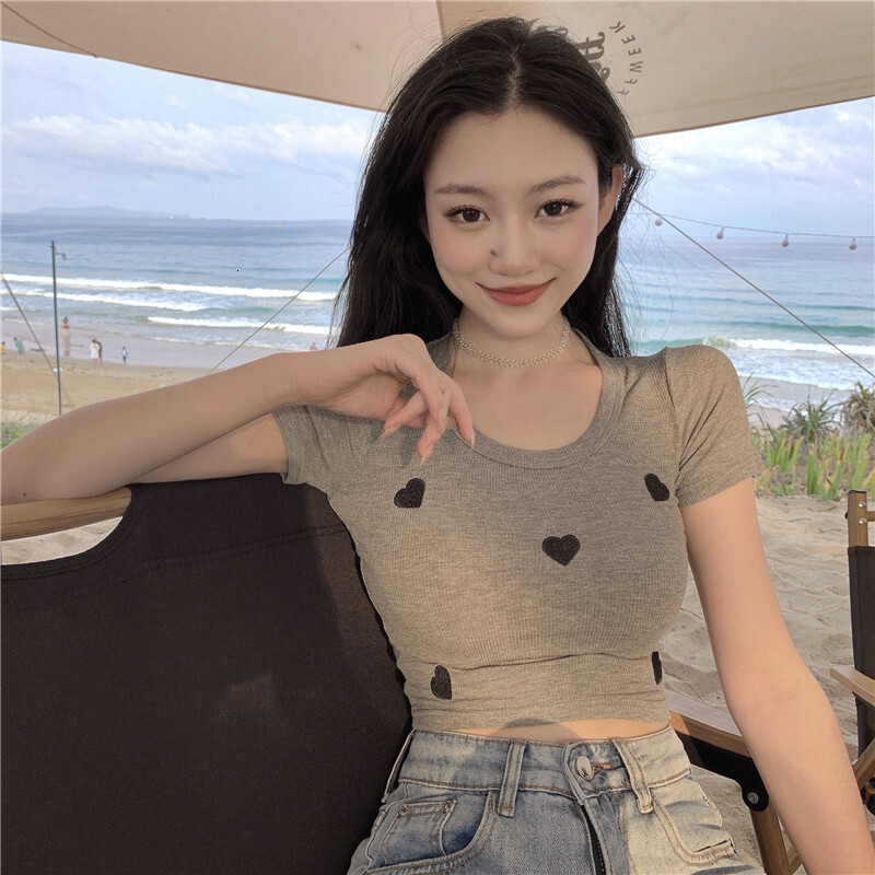 2025S Designer Women S T Shirt Knitted Thread Love Embroidered Sleeved T Shirt For Women S Spicy Girl High Waist Slim Fit Summer New Underlay Short To