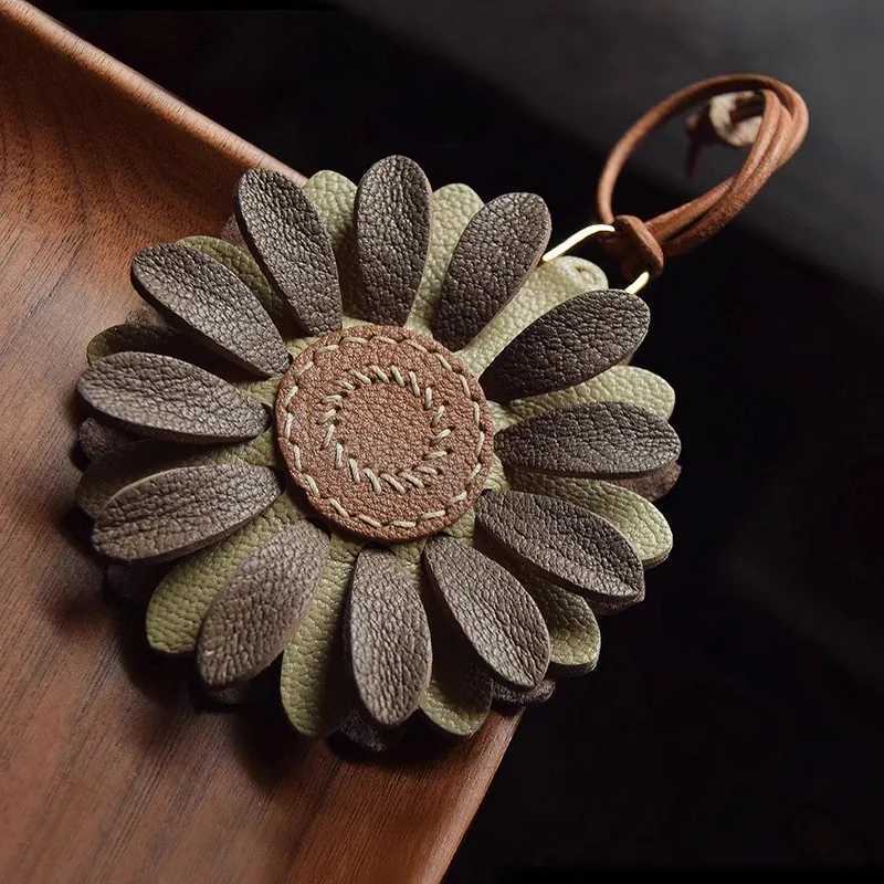 Floral Charm Leather Keychain Pendant Bag Decoration Car Keychain Decoration Gift S2548 - view 5