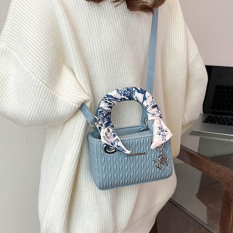 2025 Lingge hot Embroidered Thread Women's Spring/summer New Fashion Single Shoulder Slant Handbag Wallet Outdoor Designer Bag