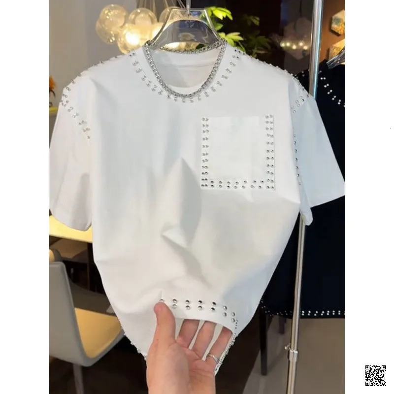 Fashionable mens fried street heavy rivet short sleeved T-shirt for male students Korean version loose fit oversized shirt 250408