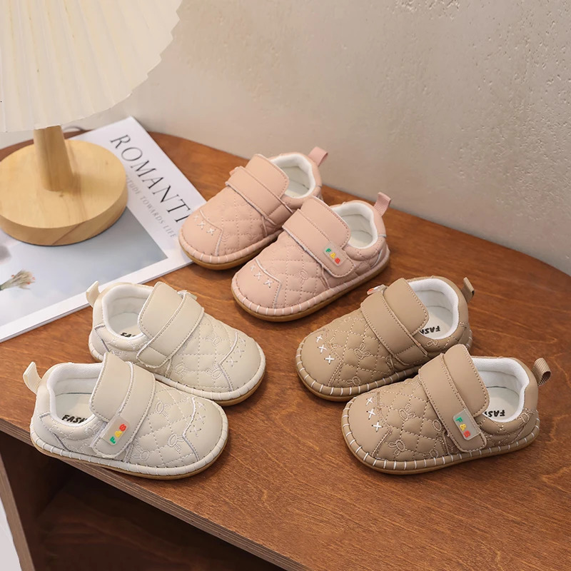 Childrens shoes baby shoes boys casual shoes cartoon rabbit childrens sports shoes comfortable and soft soles anti slip baby shoes 250409