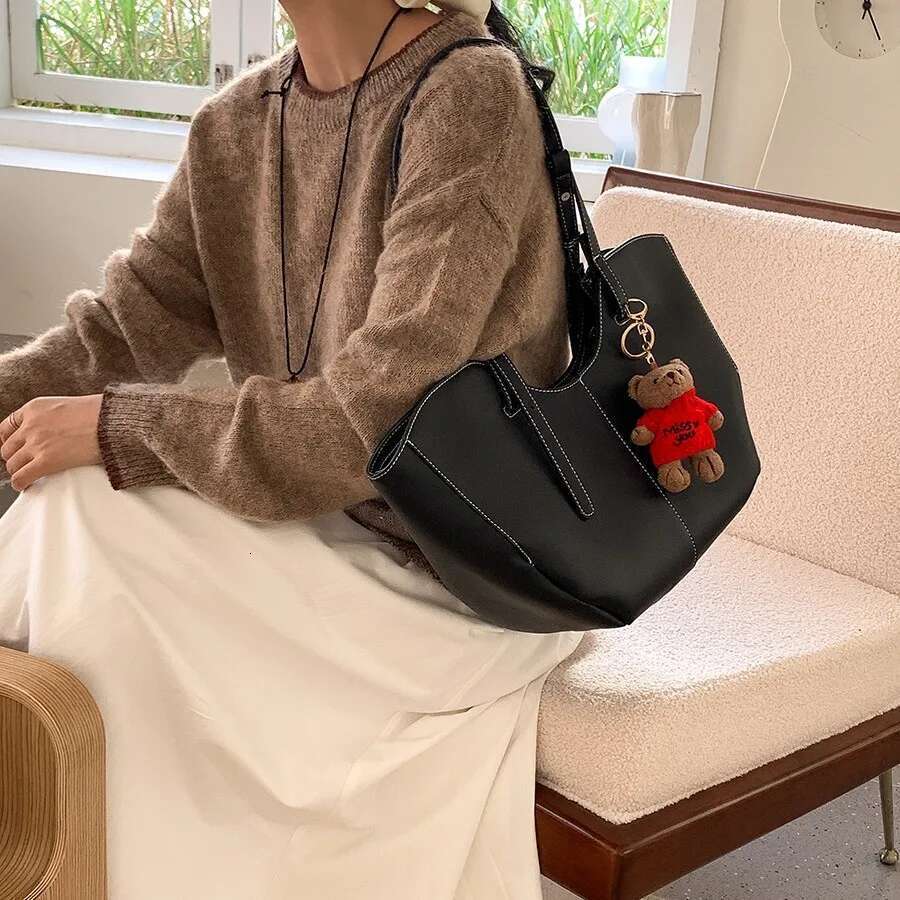Designer Large Capacity Women Handbag Single Shoulder Portable Shopping Leather Ladies Commuter Underarm Totes Bag
