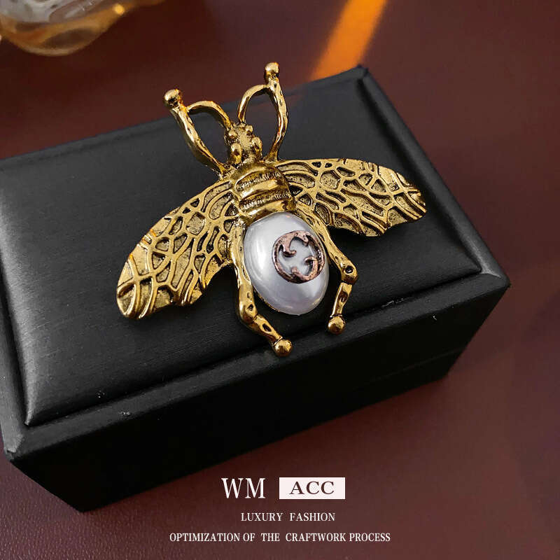 Vintage Honey Bee Pearl Brooch, New Light Chest wer, niche design, accessory for women