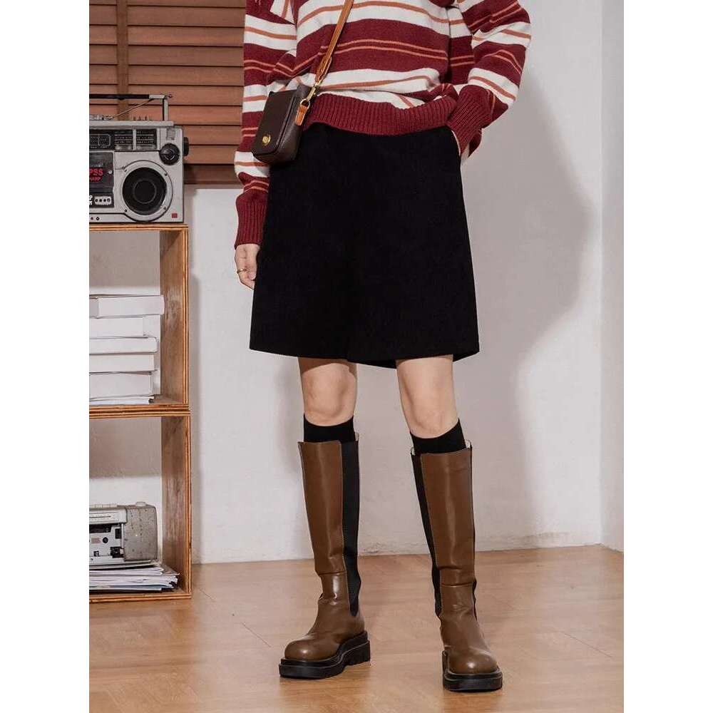 Retro Corduroy For Women In Autumn And Winter, Simple Straight Leg High Waist Slimming Striped Veet Shorts