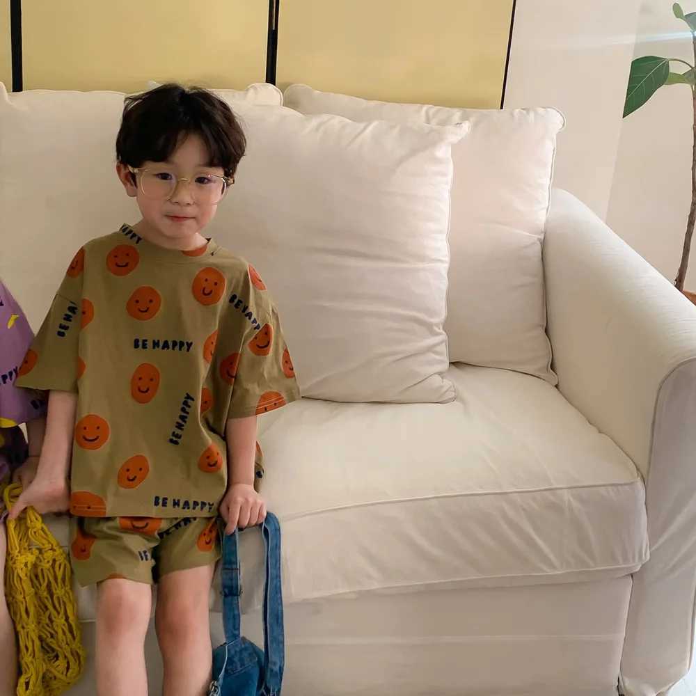 2017 Summer Casual Childrens Clothing Set Boys Simple Printed T-shirt Smiling Face T-shirt Loose Cotton Shorts Girls Soft Set S2548