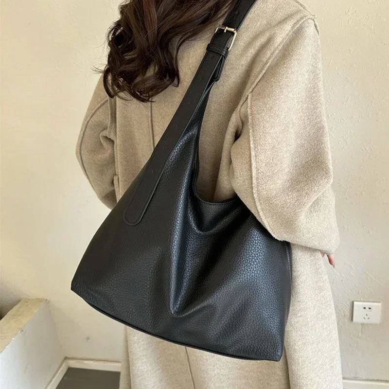 Fashion womens leather handbag trend womens simple large capacity shoulder bag womens handbag 250408