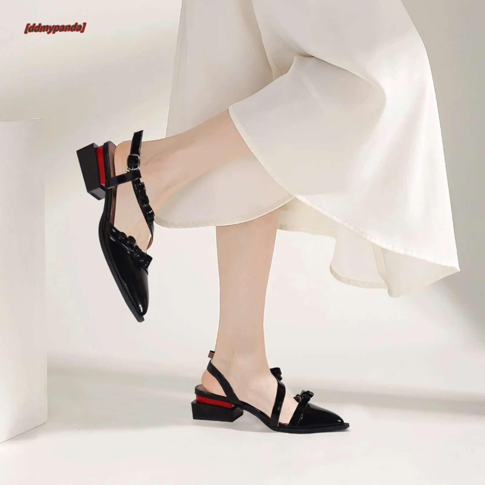 Women's pumps, pointed toe, low chunky heel. Comfortable, stylish, and perfect for work. ddmypanda
