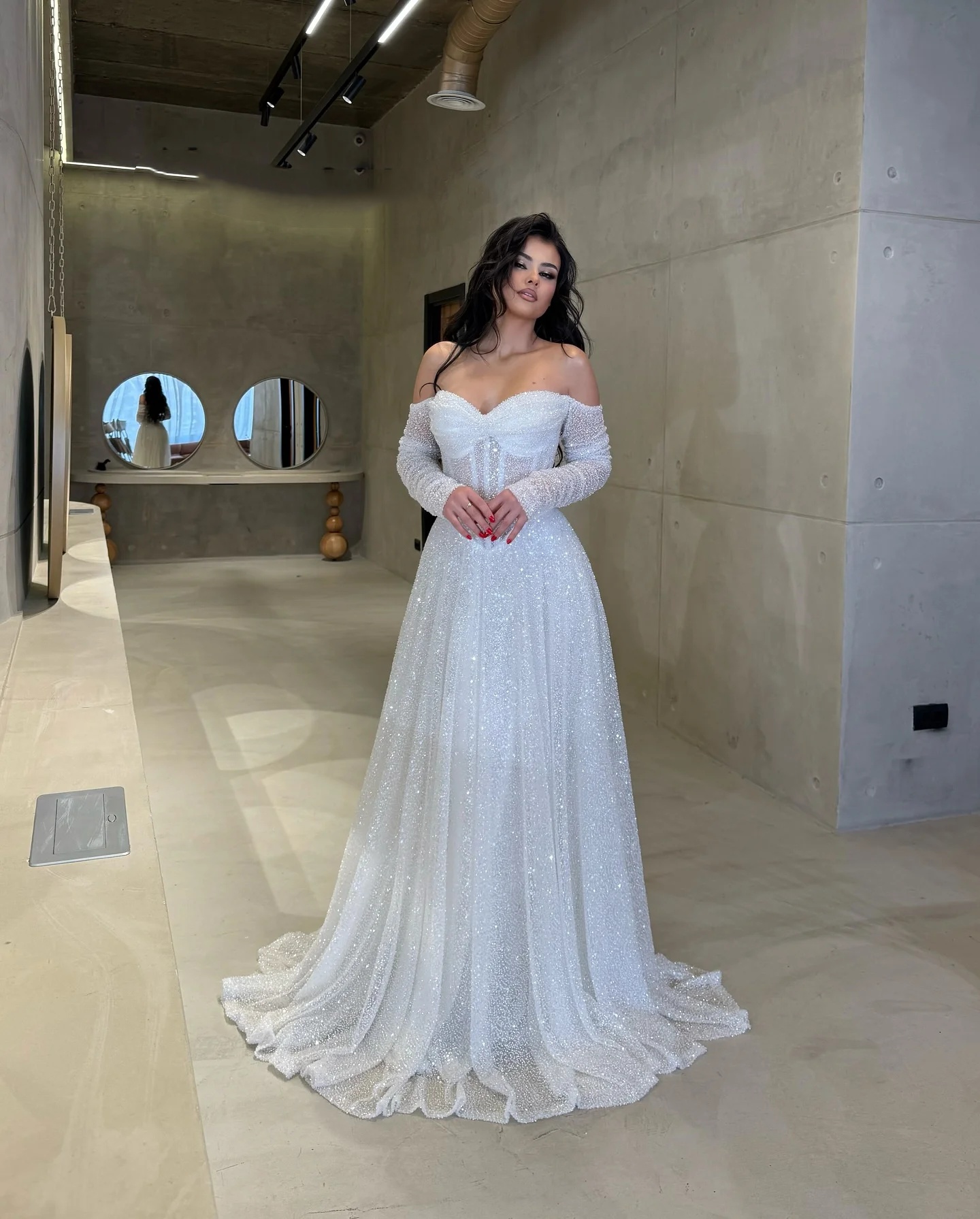 Simple A Line Women Wedding Dress Sweetheart Neck Long Sleeves Bridal Gowns Sequins Lace Up Sweep Train Dress Custom Made