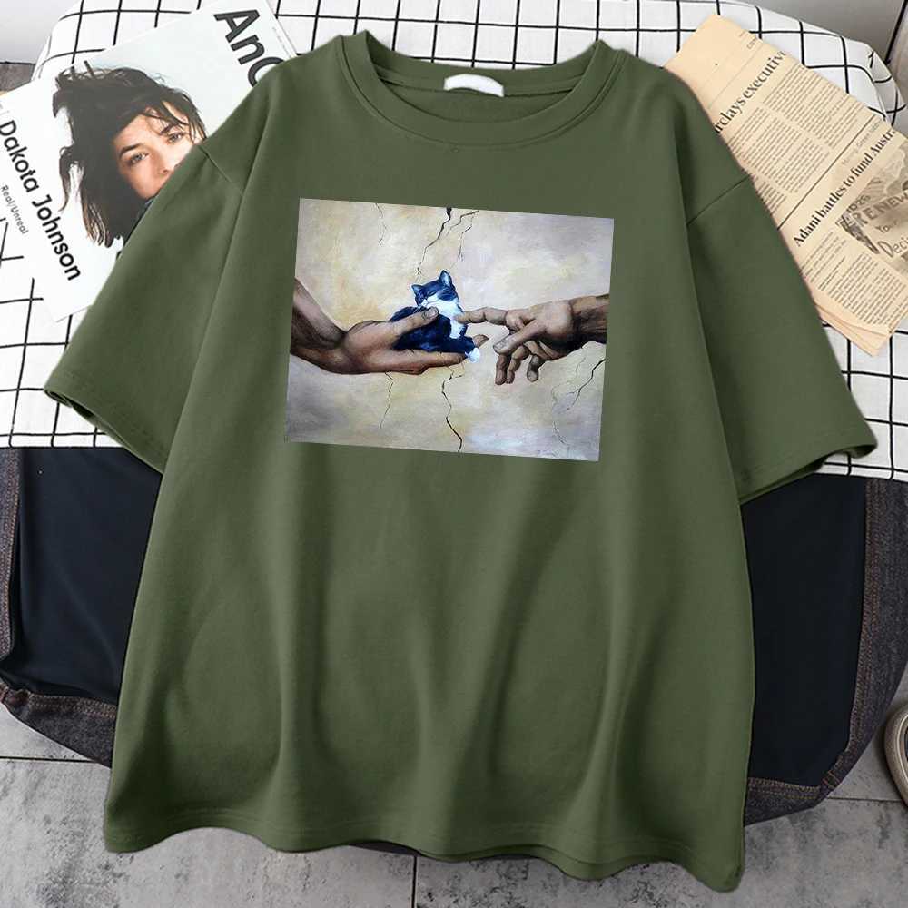 Handheld Cute Cat T-shirt Personalized Printed T-shirt Korean Trend T-shirt Street Wear Round Neck Comfortable Mens T-shirtXJ250409